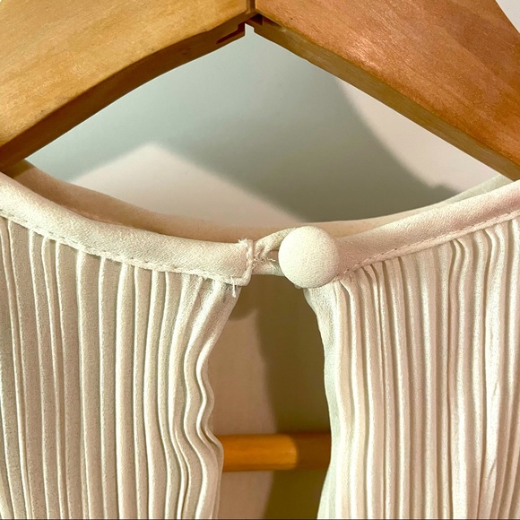 Vintage pleated dress with puff sleeves - Picture 7 of 9